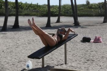 Imogen Thomas In A Bikini On The Beach In Miami March Phun Org Forum