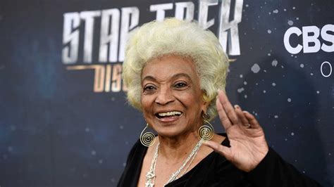 Murió Nichelle Nichols La Actriz Que Encarnó A Nyota Uhura De Star