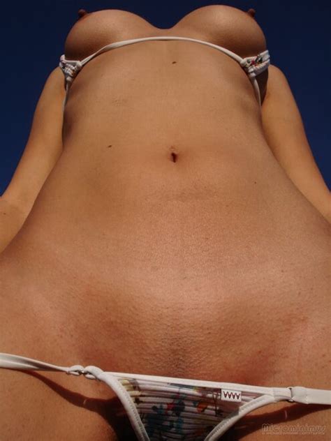 Bikini Model Desy AI Enhanced 2014Pics 026 Topaz Enhance 2x Porn Pic