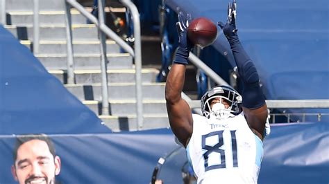 Tennessee Titans tight end Jonnu Smith looks like a power forward on ...