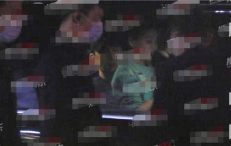 Chồng Trung Quốc lộ ảnh để gái lạ ngồi lên đùi bom sex xứ Hàn bị đào bới quá khứ