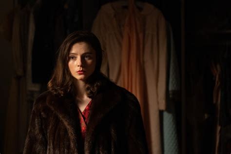 Eileen Review One Of Anne Hathaways Sharpest Performances Los