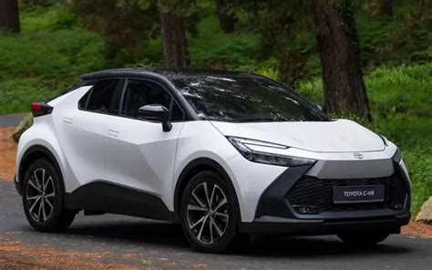 intip spesifikasi toyota  hr  suv hybrid canggih rp  jutaan