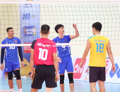 Hot boy Quản Trọng Nghĩa nhận thẻ vàng vì tranh cãi với trọng tài tại giải bóng chuyền hạng A 2021