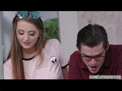 Watch How Divine Avery Adair While She Fucks XVIDEOS