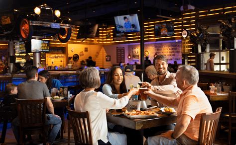 Famous Burgers And Beer In Intl Premium Outlets Fords Garage