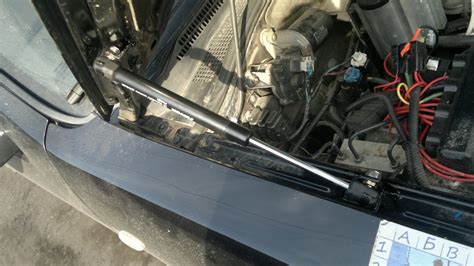 Газоупоры капота — Mazda BT-50, 2,5 л, 2008 года | тюнинг | DRIVE2