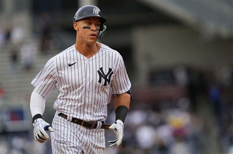 WATCH Yankees Aaron Judge Hits 60th Home Run Ties Babe Ruth