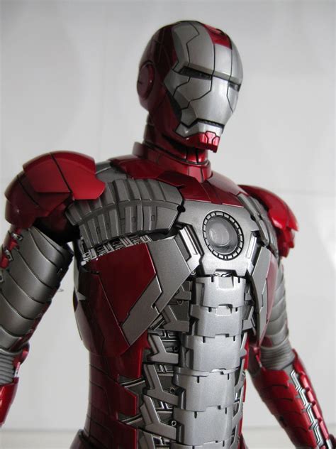 Desmond Collection Hot Toys Iron Man Mark V