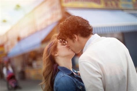 5 Scientifically-Proven Ways Kissing Makes You Healthier