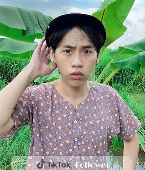 Bà hàng xóm hot nhất TikTok cưới vợ nhan sắc cô dâu gây chú ý