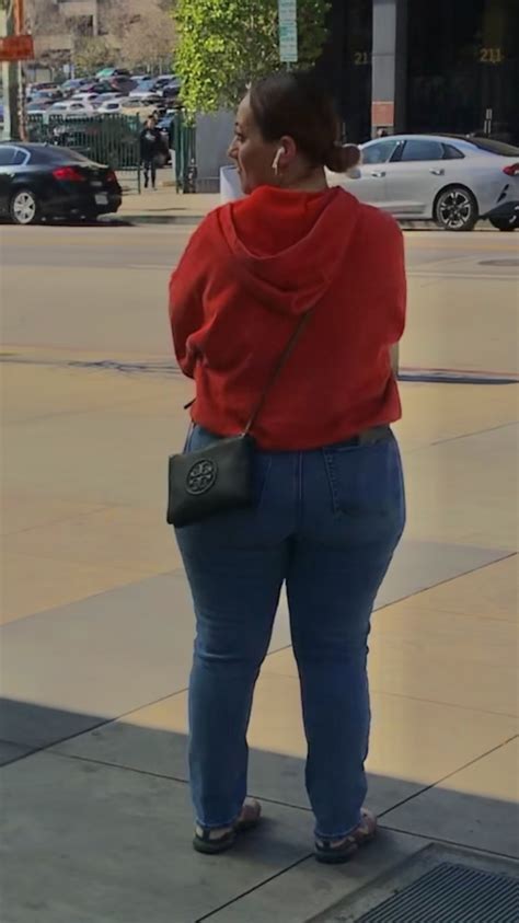THICK BOOTY MILFS FAT ASS FILLING THEM JEANS Tight Jeans Forum