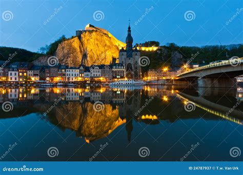 Arquitectura Da Cidade De Dinant No Rio Meuse Bélgica Imagem de Stock