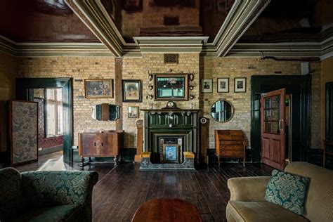 Step Inside The Most Mysterious Curve Room Ever