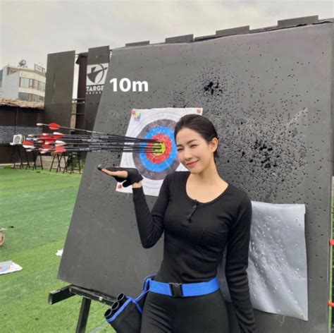 Hot boy Đội tuyển Việt Nam công khai hẹn hò bạn gái đa tài