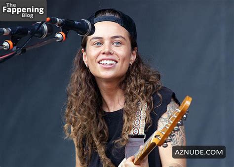 Tash Sultana Sexy And Hot Photos Collection AZNude