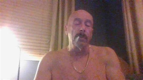 Pussy Smokes and my bald head ThisVid 日本語で