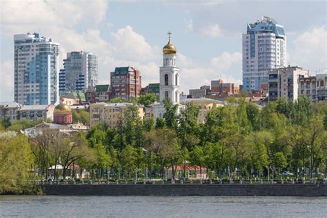 Stadt Von Samara Mit Der Wolga Stockbild - Bild von damm, park: 72381795