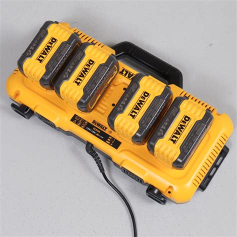 LADDSTATION, DeWalt DCB104, & batterier, 4 st