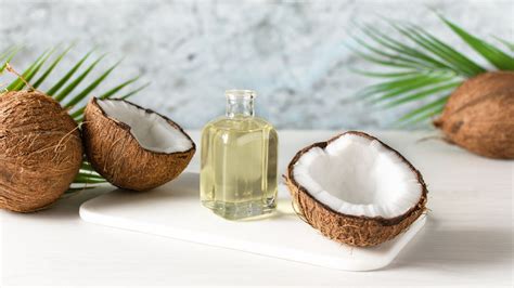 Benefits of Coconut Oil to Your Hair – /liv/ Nature