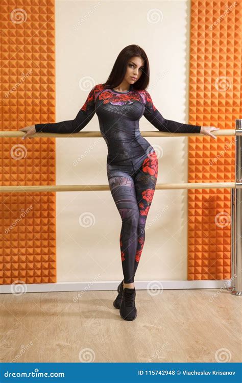 A Beautiful Sporty Brunette Is Standing In The Gym Stock Photo Image Of Fitness Sport 115742948