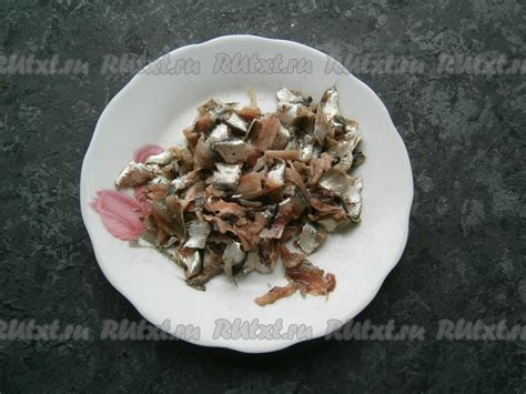 Салат с килькой пряного посола: 9 фото в рецепте