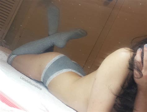 All These Girls On Here Got Clean Ass Mirrors And I M Over Here Like How Do I Clean A