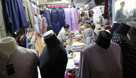 Foto Ramadhan Penjualan Busana Muslim Di Pasar Tanah Abang Meningkat