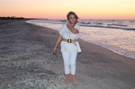 Live Cam Sex Chat With EilleenMadsen On Rabbits Cams