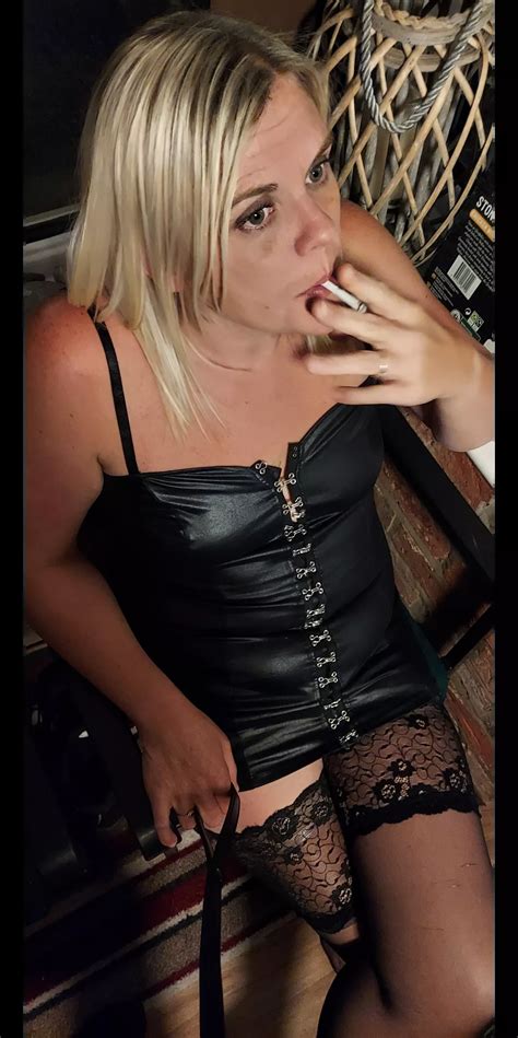 Making My Leashed Slave Wait Patiently While I Finish Smoking Nudes Smokingfetish NUDE PICS ORG