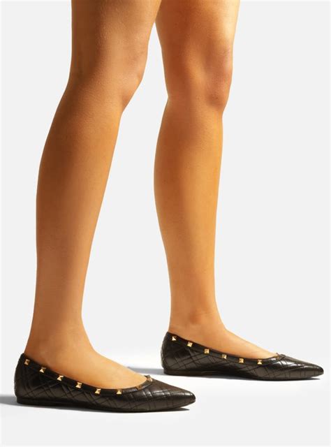 Sapatilha Preta Matelass Bico Fino Spikes Arezzo