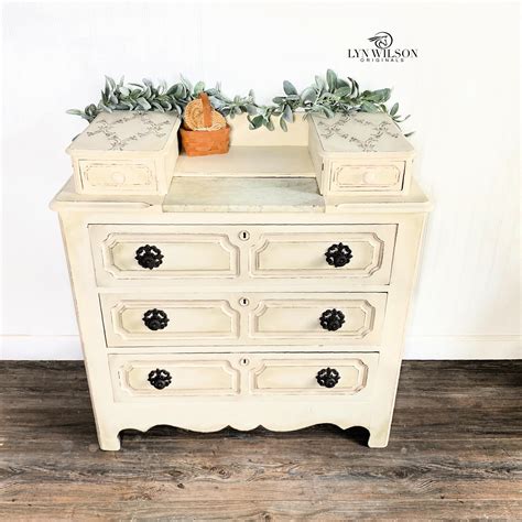 dixie belle chalk paint 9