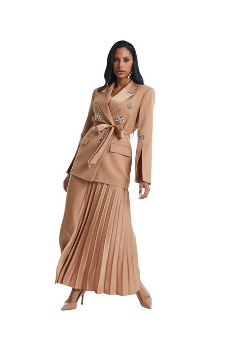 Serpil Taş Işlemeli Kemerli Nude Ceket Ve Piliseli Uzun Etek Ikili Bej Takım 38859 Fiyatı