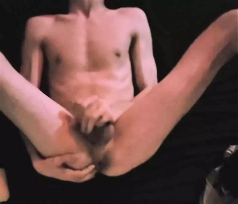 Twink Wakes Up Wanting Cock And Ends Up Putting His Finger In His Ass While Masturbating Gay