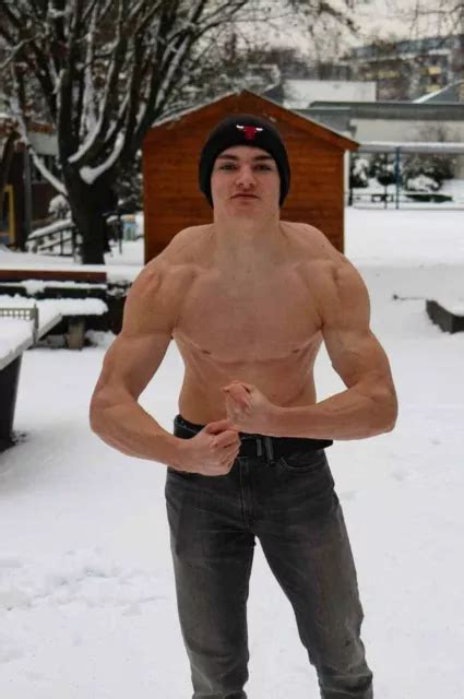 SHIRTLESS MALE MUSCULAR Beefcake Flexing Hot Jock Winter Snow PHOTO 4X6 G770 4 27 PicClick UK