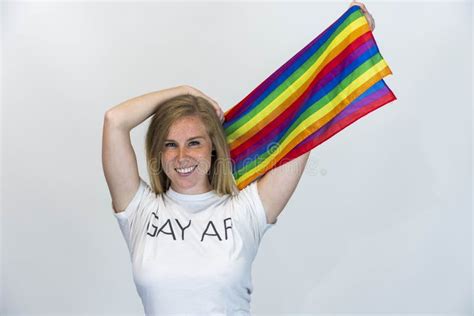 Una Hermosa Mujer Lgbt Mostrando Orgullo Gay Imagen De Archivo Imagen De Arte Confidente