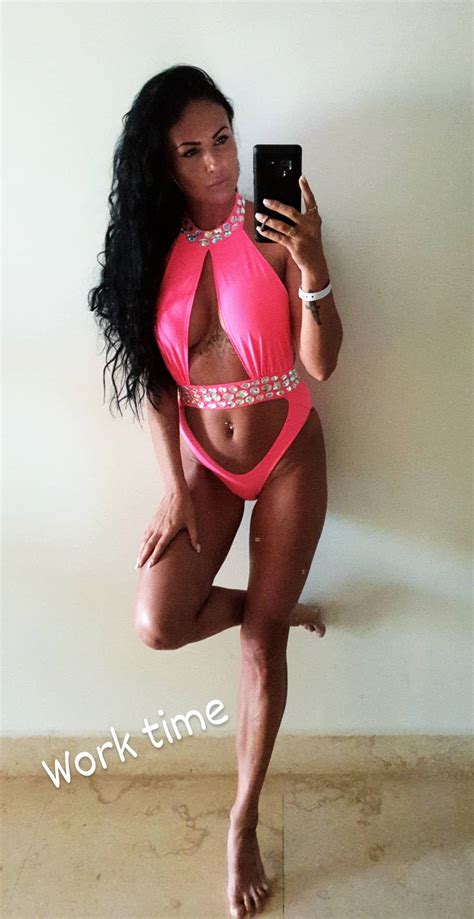 Uwaga gorący widok wokalistki disco polo Gwiazda w bikini podbija Egipt