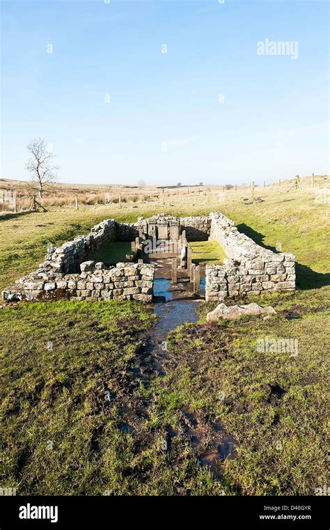 Templo De Mitra Muro De Adriano Fotograf As E Im Genes De Alta