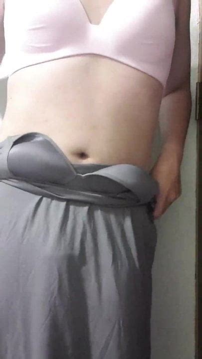 Asiática cd stephy em saia longa cinza e lingerie rosa xHamster