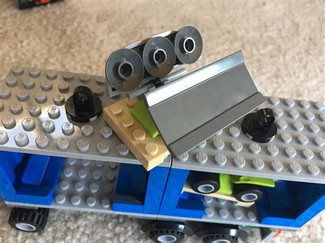 What is this cargo from 60169? : r/lego
