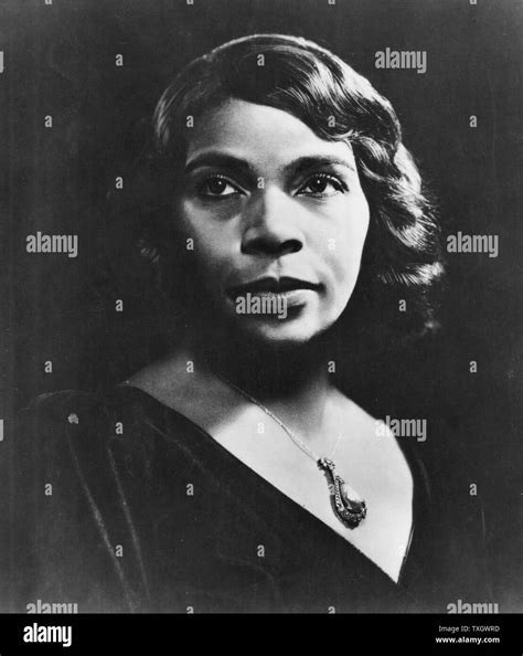 Marian Anderson American Contralto First Black Singer To Appear At The Metropolitan Opera New