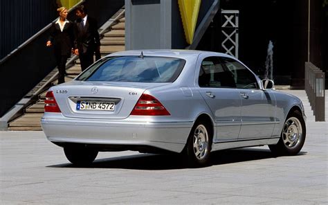 Mercedes-Benz E 270: Dimensioni, prezzi e interni - AutoScout24