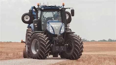 New Holland Unveils Autonomous Tractor | Potato Grower Magazine