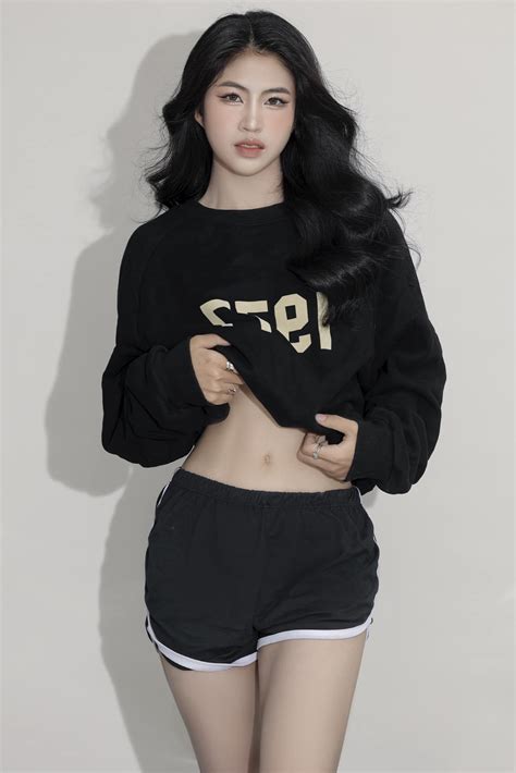 Hot girl Thanh Nhã khoe đường cong cực cháy khiến các fan trầm trồ không nhận ra