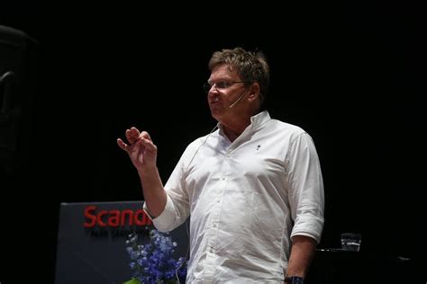 Đội bóng ném bãi biển nữ Na Uy bị phạt vì không chịu thi đấu với bộ bikini ca sĩ Pink đề nghị