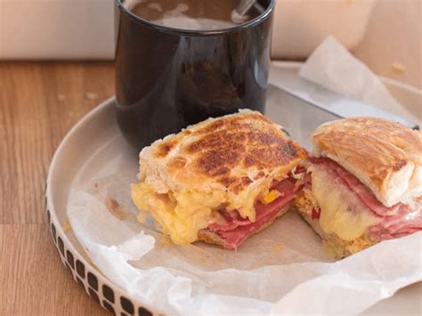 Making Breakfast Sandwiches for a Crowd