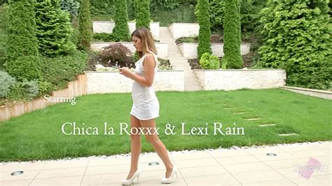 Curvy Japanese Babe Eating Her Skinny Pale Skin Girlfriend