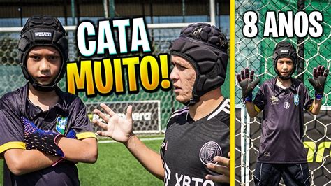 Meu Filho O Mini Goleiro De Capacete Fechou O Gol Youtube