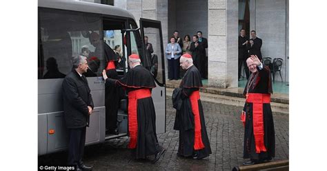Кардиналите избират папа без клозети (Малки и големи нужди)