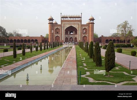 taj mahal charbagh gateway  res stock photography  images alamy